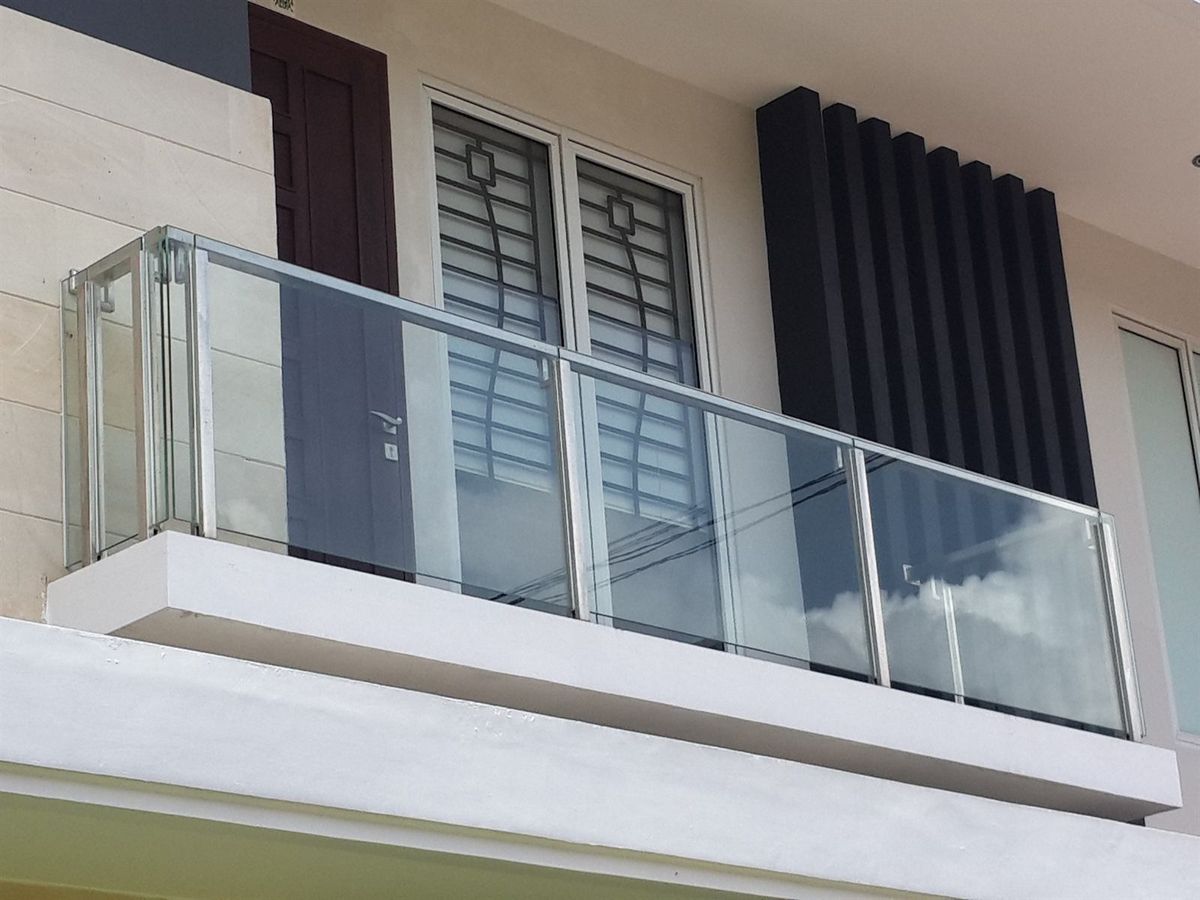 Balkon Kaca Perumahan Pak. Budi - Dokumentasi Proyek